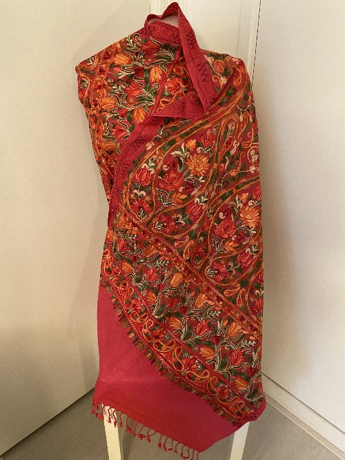 Hand embroidered cashmere Red scarf scarf with flower patterns.403