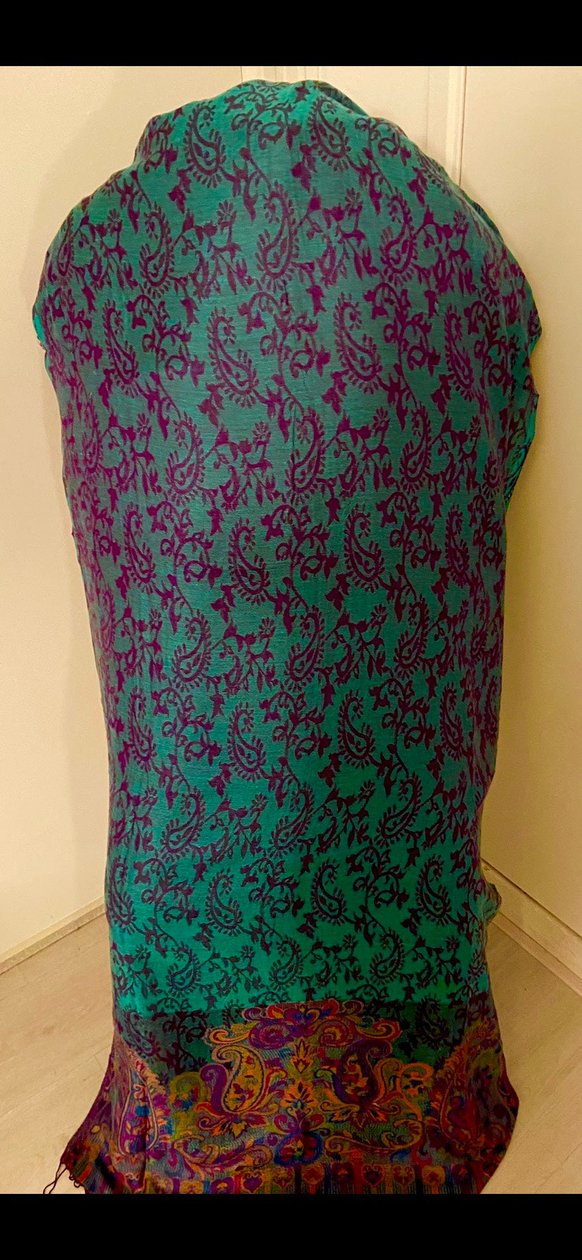 Handcrafted Silk Scarf. Colour: Petro and purple with a mixed colour band. and print. 481 Size: +- 195x80 cm.